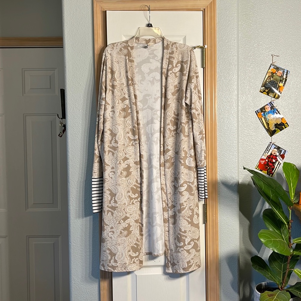 NWOT super soft cardigan. Size L